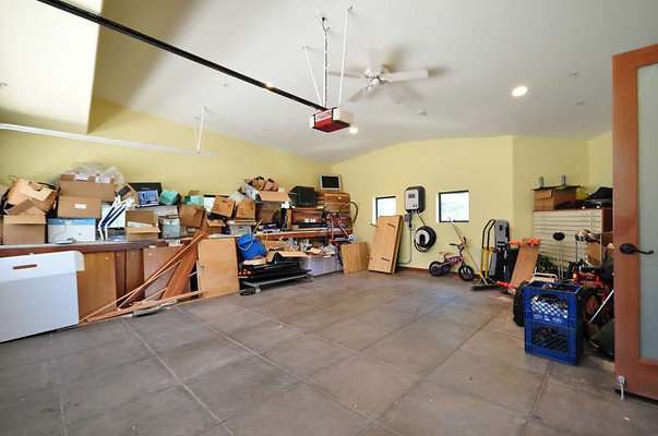 9073 garage 3