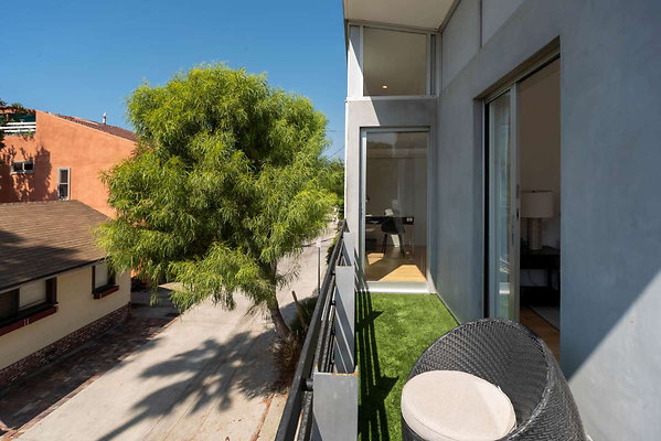12990 balcony 4