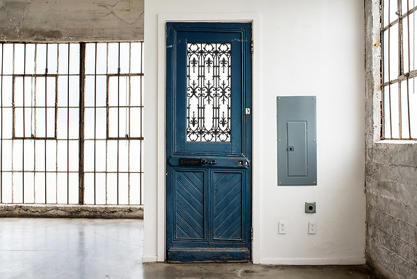 GreyLoftbathroomdoor