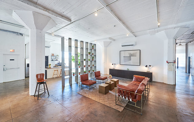 Lounge 001