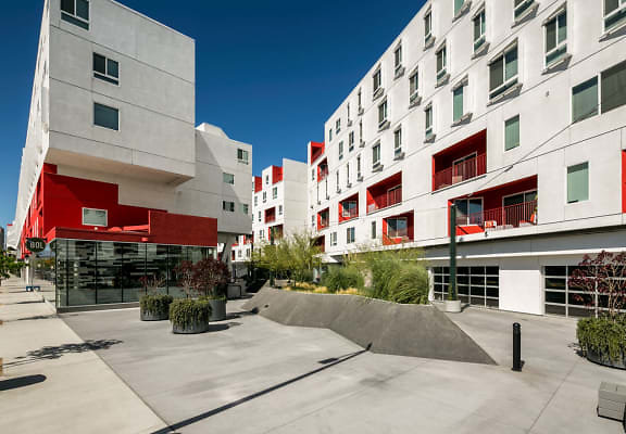berkshire one santa fe courtyard day vllla-1778927989