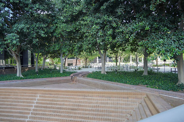WarnerCenter-Tower2-Plaza01