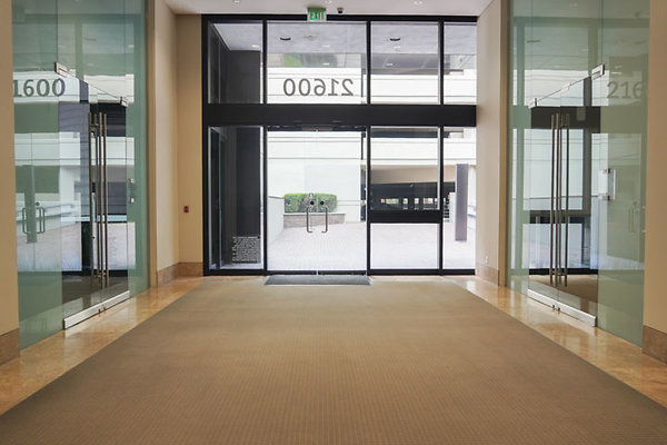 WarnerCenter-Tower2-Lobby05