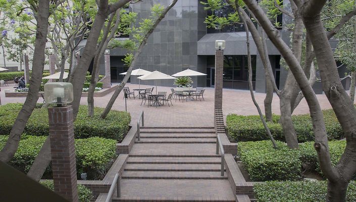 Warner-Center-Tower-1-Lower-Plaza-02