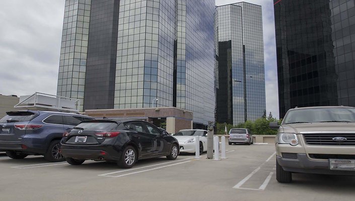 Warner-Center-Tower-1-Parking-Lot-07