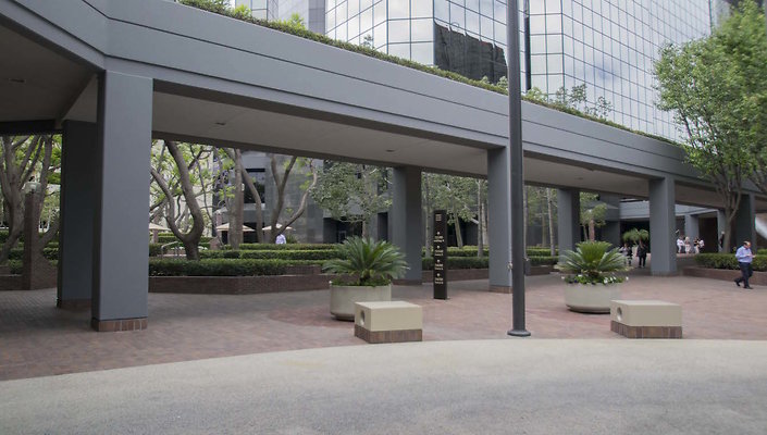 Warner-Center-Tower-1-Lower-Plaza-06