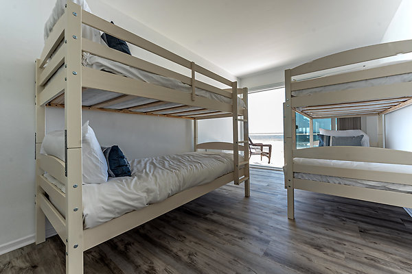 28 bunk bedroom