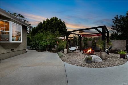 4 Fire Pit with Swings