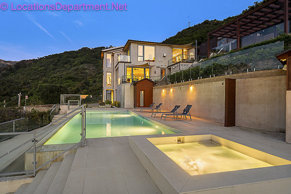 Mansion 2552-56
