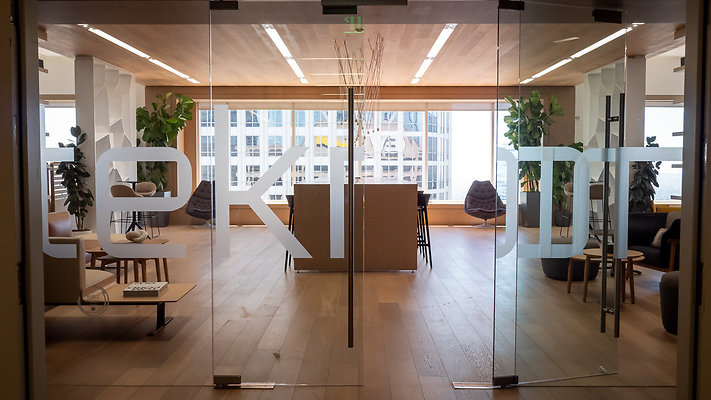 Teknion-1755020480