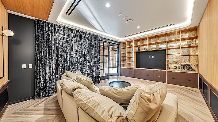 13736 studio 72