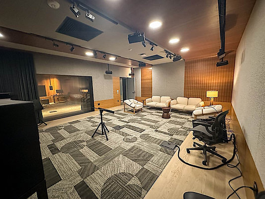 13736 studio 2