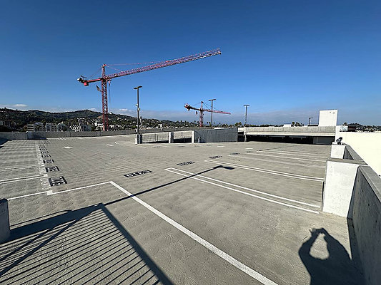 13736 parking 4