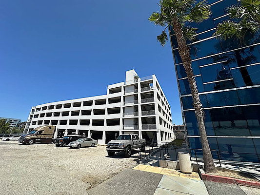13736 parking 1