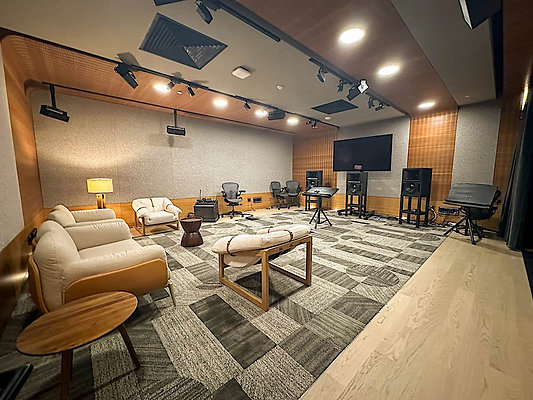 13736 studio 1