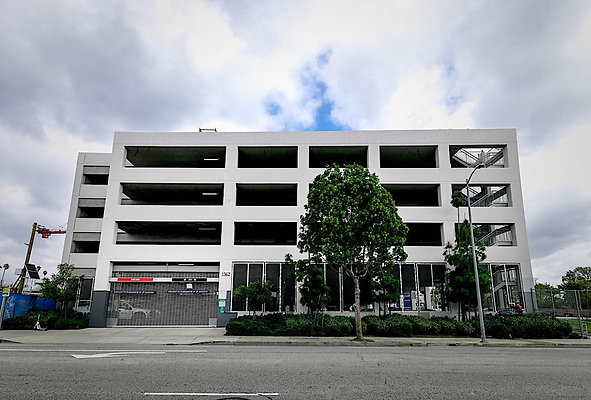 13736 parking 2