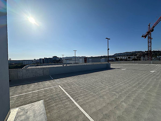 13736 parking 6
