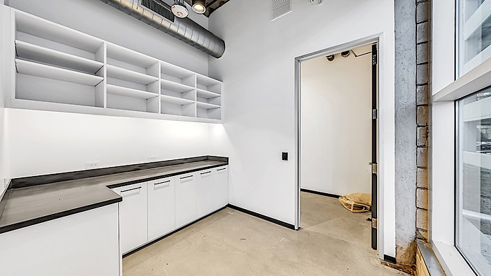 13736 mailroom 1