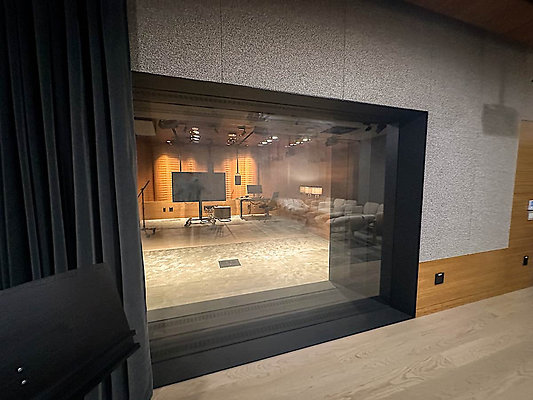 13736 studio 6
