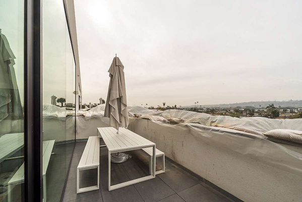 13694 balcony 1