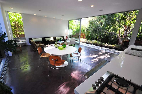 9762 dining 3