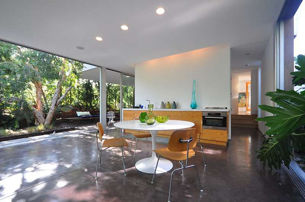 9762 dining 4