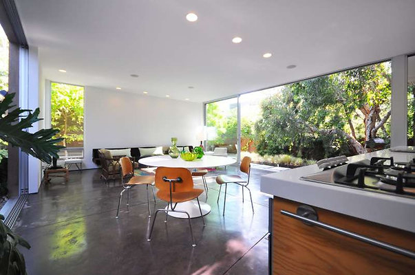 9762 dining 1