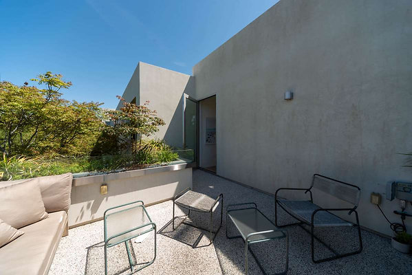 12648 balcony 3