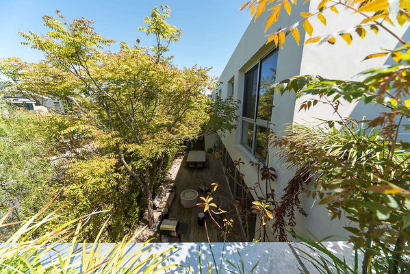 12648 balcony 4