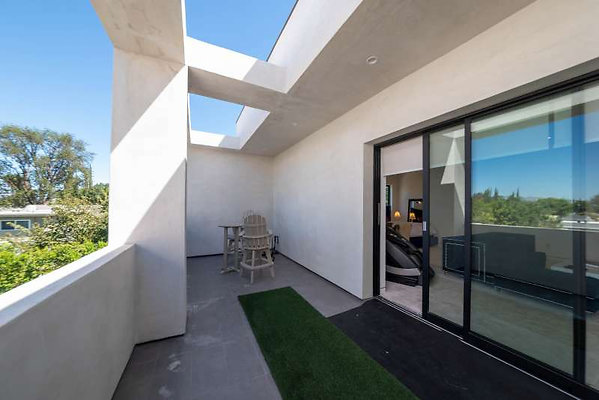 12494 balcony 8
