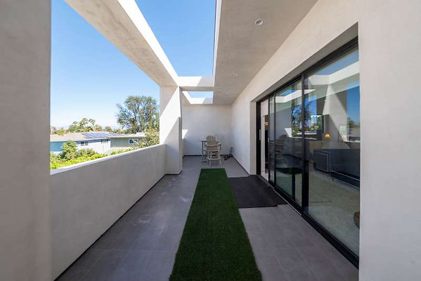 12494 balcony 6