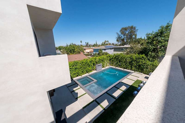 12494 balcony 7