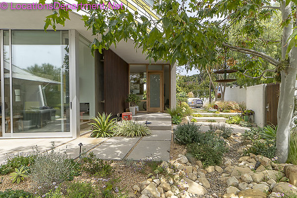 Modern Home 383-6