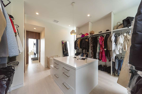 13625 closet 2