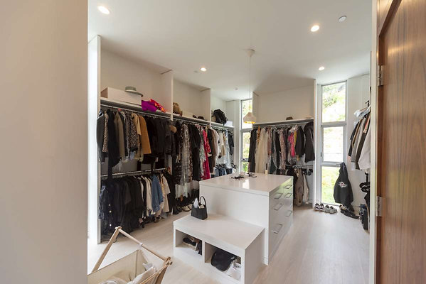 13625 closet 1