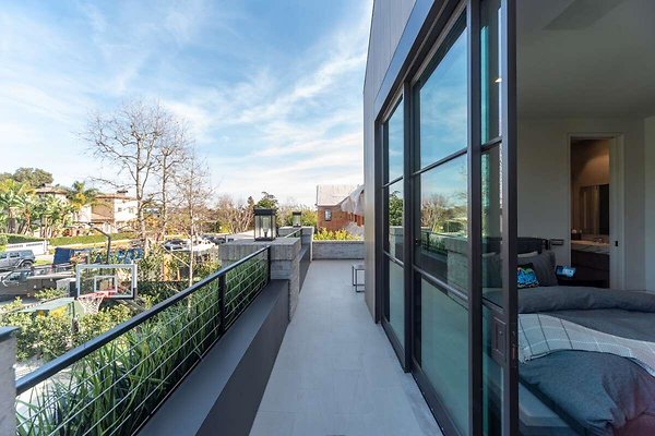 13992 balcony 9