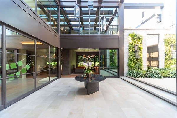 13992 courtyard 1