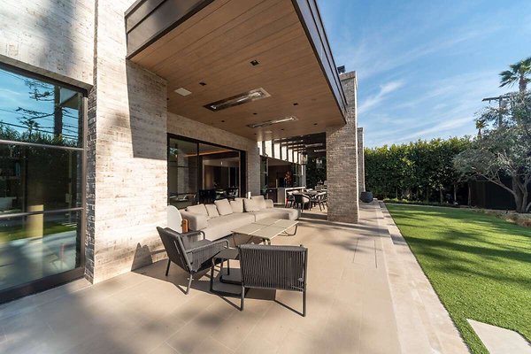 13992 patio 1