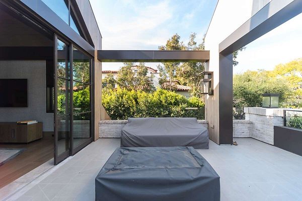 13992 balcony 6