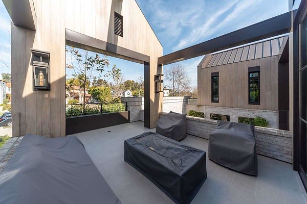 13992 balcony 2