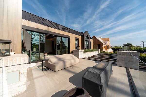13992 balcony 8