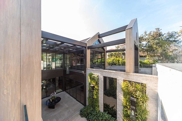 13992 balcony 11