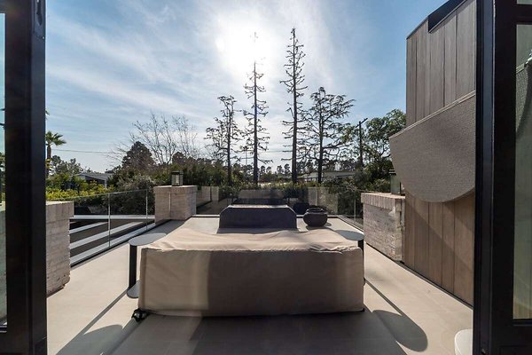 13992 balcony 7
