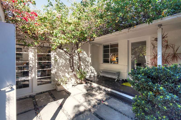 5654 porch 1