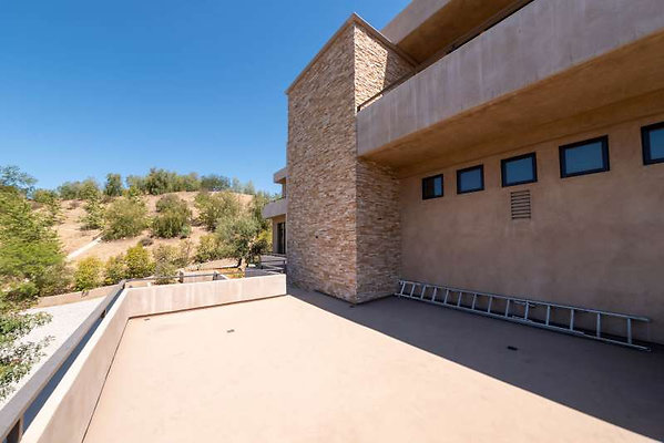 12366 balcony 11