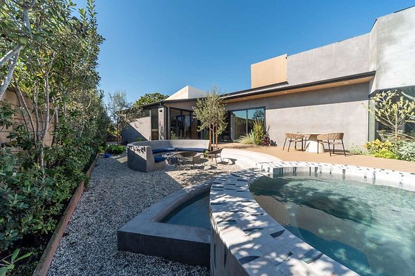 13997 patio 6