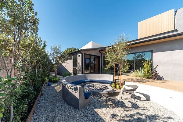13997 patio 7