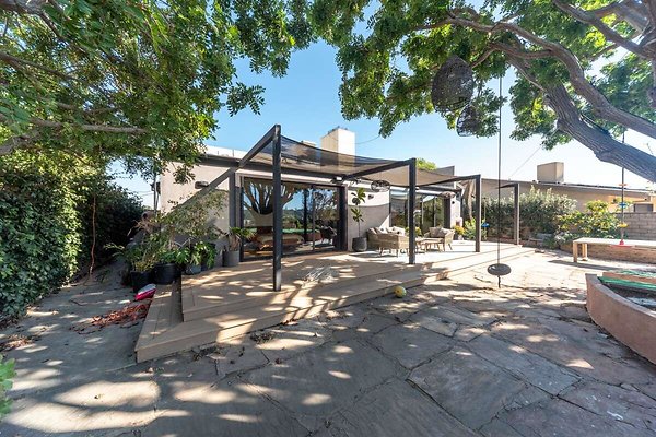 13997 patio 1