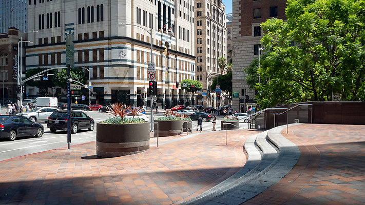ErnstYoung ExteriorPlaza-16-1