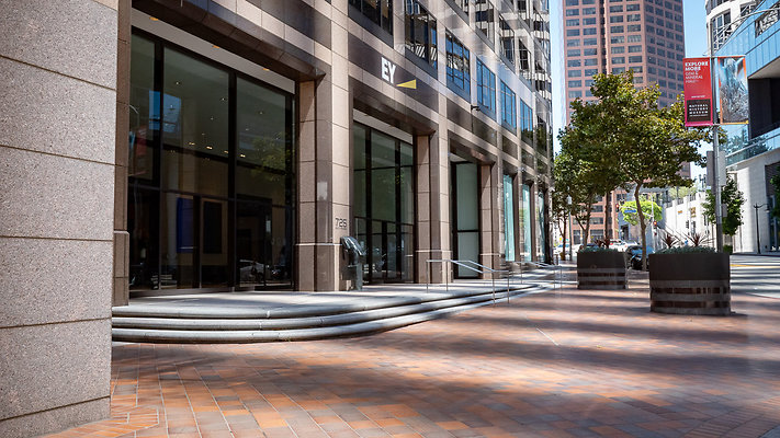 ErnstYoung ExteriorPlaza-05-1